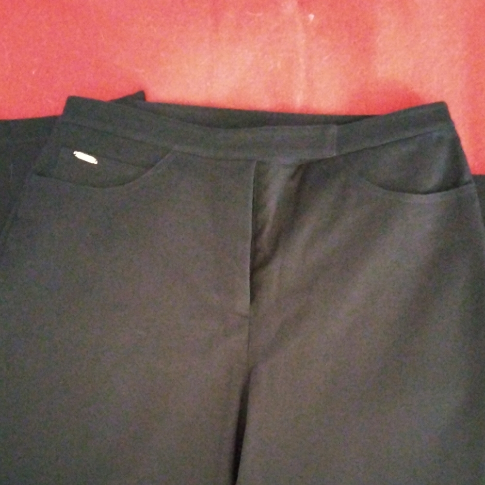 St. John Sport By Marie Gray Cropped Pants Size 12